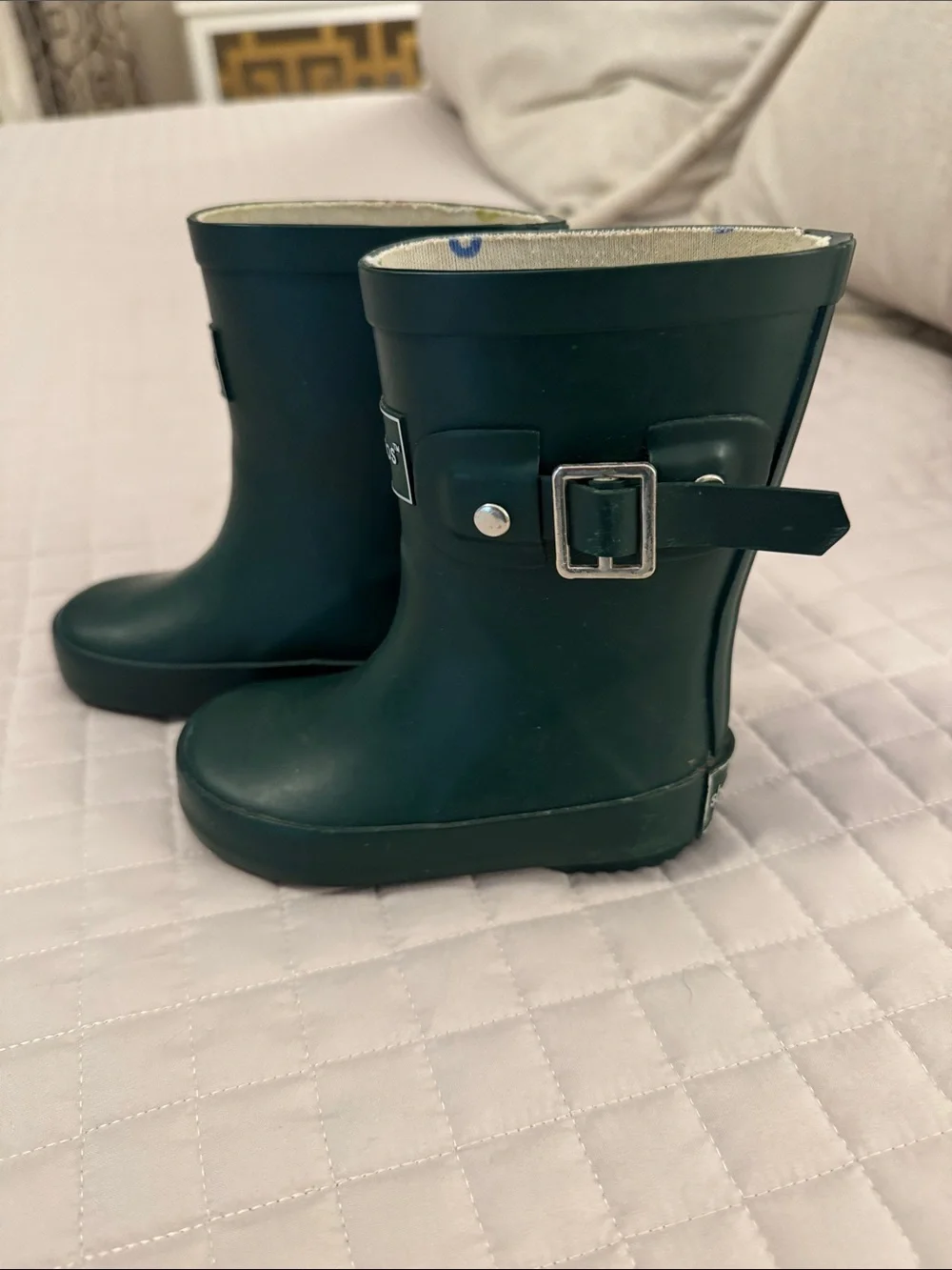 Shooshoos size 4 hunter green rain boots